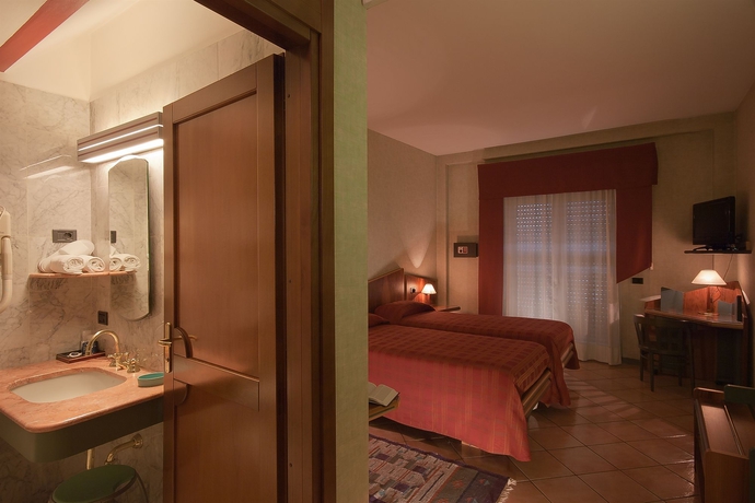 Imagen de la habitación del Hotel Sunflower, Estación Garibaldi. Foto 11