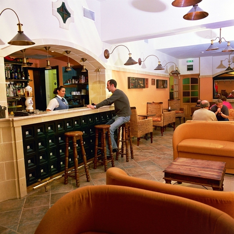 Imagen del bar/restaurante del Hotel Sunflower, QAWRA. Foto 3