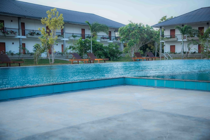Imagen de la piscina del Hotel Sungreen Resort and Spa. Foto 16