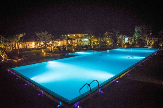 Imagen de la piscina del Hotel Sungreen Resort and Spa. Foto 17