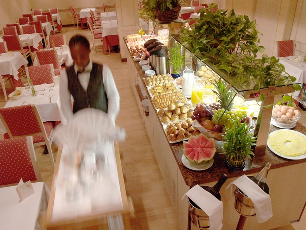 Imagen del bar/restaurante del Hotel Sunhotel Aston. Foto 2