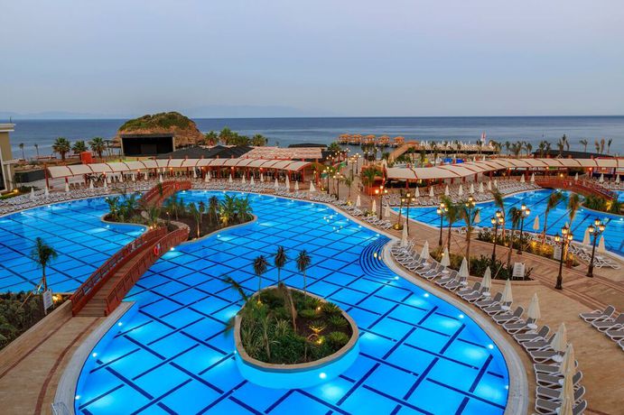 Imagen general del Hotel Sunis Efes Royal Palace Resort and Spa. Foto 2