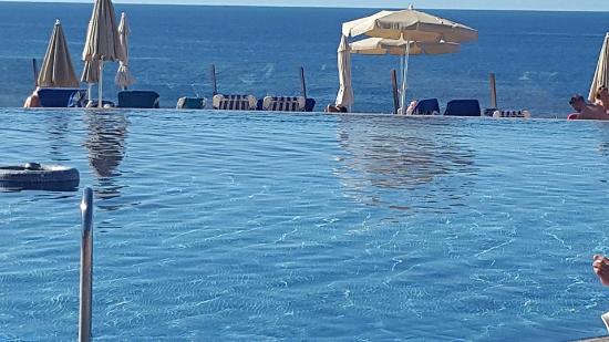 Imagen de la piscina del Hotel Sunlight Bahia Principe Costa Adeje. Foto 7