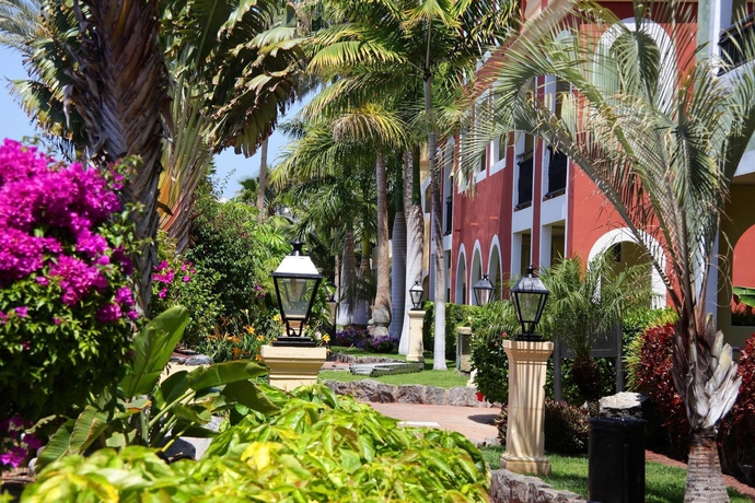 Imagen de los exteriores del Hotel Sunlight Bahia Principe Resort. Foto 12