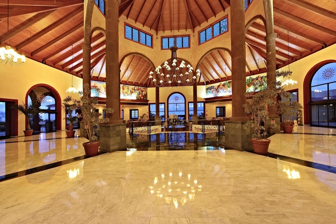 Imagen de los interiores del Hotel Sunlight Bahia Principe Resort. Foto 14