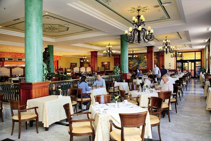 Imagen del bar/restaurante del Hotel Sunlight Bahia Principe Tenerife. Foto 2