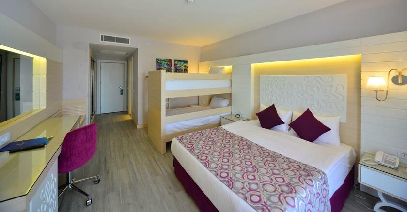 Imagen general del Hotel Sunmelia Beach Resort Hotel & Spa-All Inclusive. Foto 5