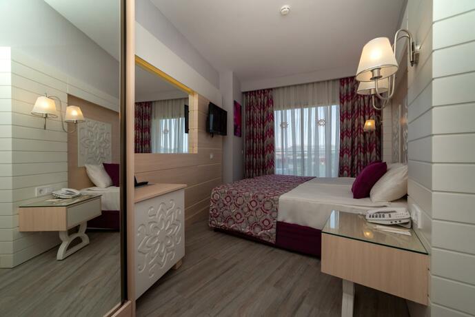 Imagen general del Hotel Sunmelia Beach Resort Hotel & Spa-All Inclusive. Foto 38