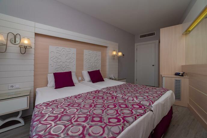 Imagen general del Hotel Sunmelia Beach Resort Hotel & Spa-All Inclusive. Foto 42