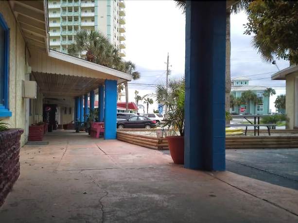 Imagen de los exteriores del Hotel Sun-n-Sands Motel. Foto 5