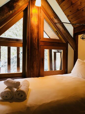 Imagen de la habitación del Hotel Sunnsnow Log House. Foto 15