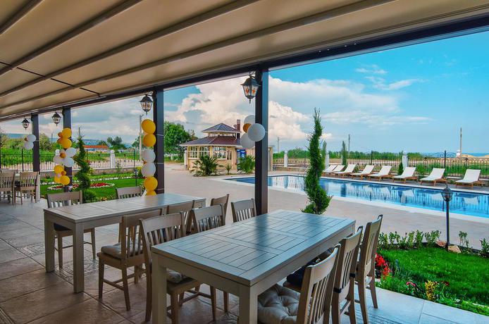 Imagen de la piscina del Hotel Sunny Castle. Foto 12