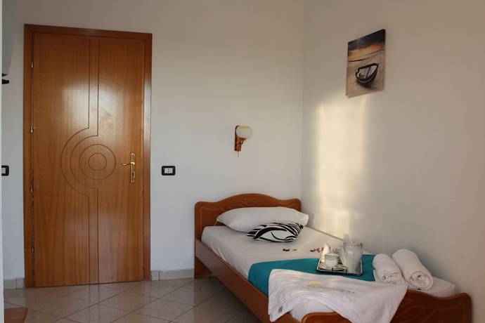 Imagen de la habitación del Hotel Sunny, &Ccedil;uk&euml;. Foto 13