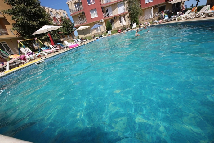 Imagen de la piscina del Hotel Sunny Day 5 Menada Apartments. Foto 13