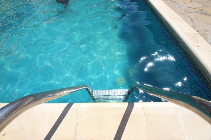 Imagen de la piscina del Hotel Sunny Day 5 Menada Apartments. Foto 14