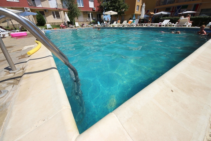 Imagen de la piscina del Hotel Sunny Day 5 Menada Apartments. Foto 15