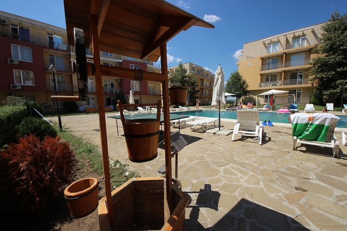 Imagen de la piscina del Hotel Sunny Day 5 Menada Apartments. Foto 16