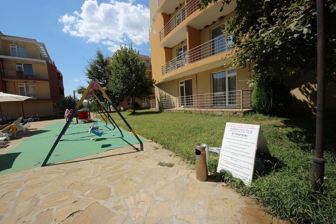 Imagen de los exteriores del Hotel Sunny Day 5 Menada Apartments. Foto 7