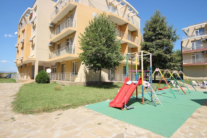 Imagen de los exteriores del Hotel Sunny Day 5 Menada Apartments. Foto 8