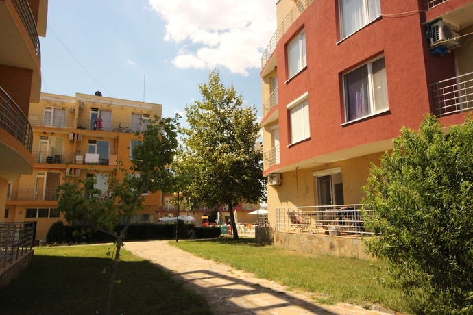 Imagen de los exteriores del Hotel Sunny Day 5 Menada Apartments. Foto 9