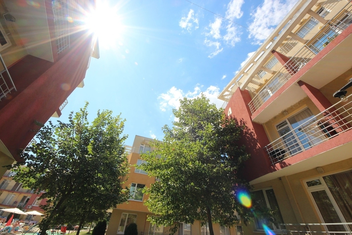 Imagen de los exteriores del Hotel Sunny Day 5 Menada Apartments. Foto 10