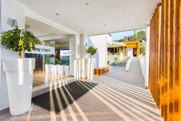 Imagen de los exteriores del Hotel Sunny Days. Foto 4