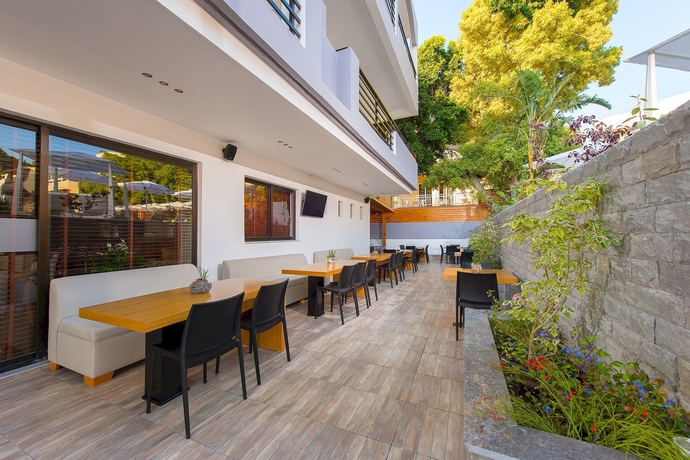 Imagen de los exteriores del Hotel Sunny Days. Foto 5