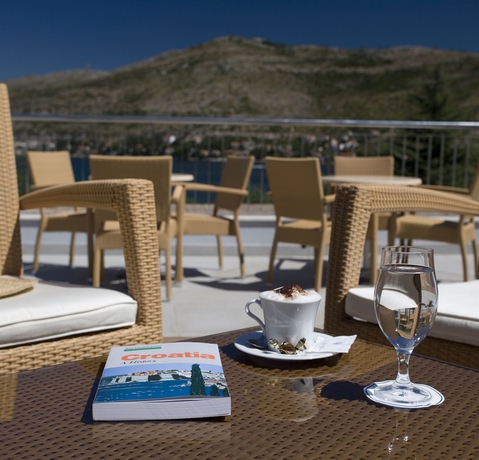 Imagen del bar/restaurante del Hotel Sunny Dubrovnik by Valamar. Foto 7