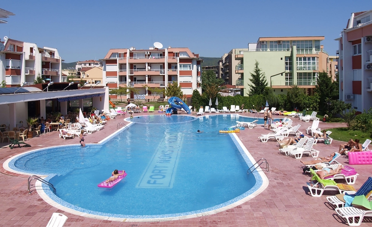 Imagen de la piscina del Hotel Sunny Fort. Foto 13