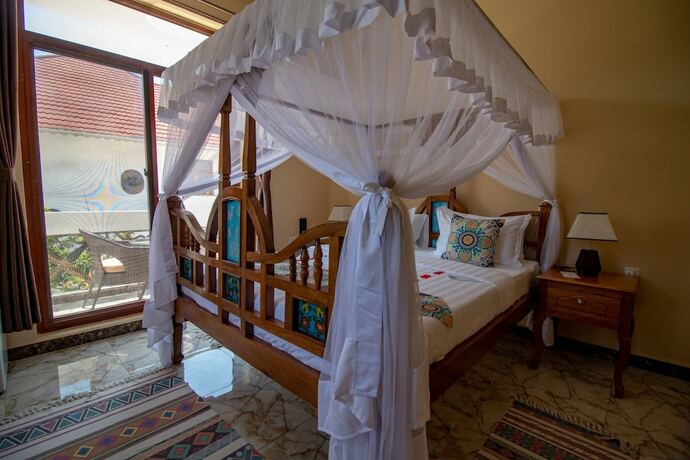 Imagen de la habitación del Hotel Sunny Palms Beach Bungalows. Foto 19