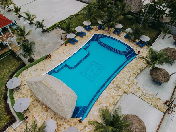 Imagen general del Hotel Sunny Palms Beach Bungalows. Foto 9
