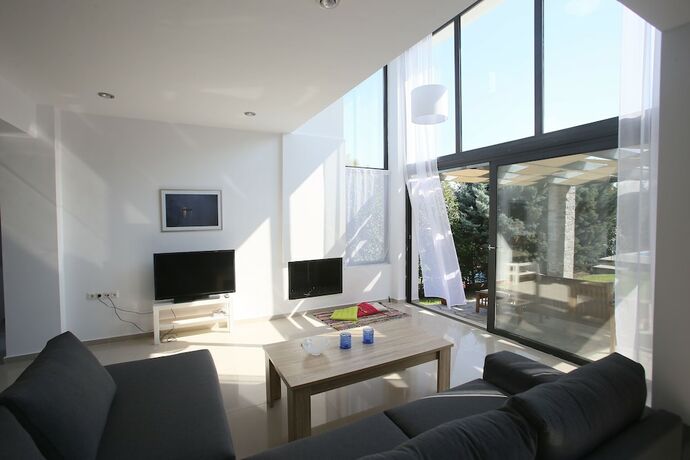Imagen general del Hotel Sunny Sani Luxury Villas. Foto 2