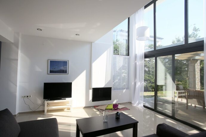 Imagen general del Hotel Sunny Sani Luxury Villas. Foto 11