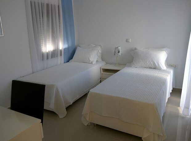 Imagen de la habitación del Hotel Sunny Sani Luxury Villas. Foto 19