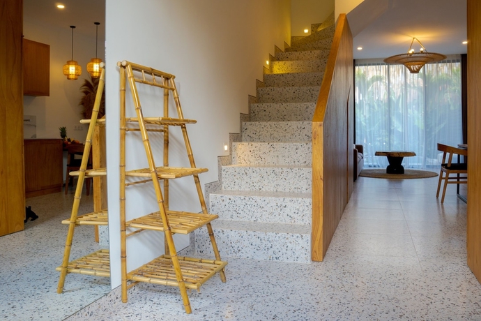 Imagen de los interiores del Hotel Sunny Village Batu Bolong. Foto 15