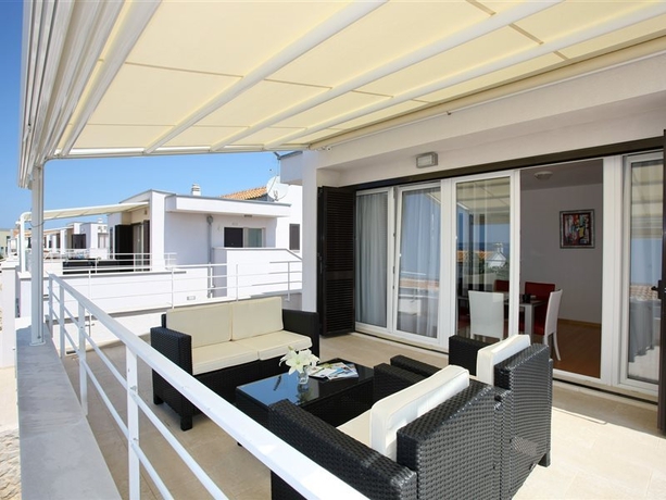 Imagen general del Hotel Sunnyside Apartments Petrčane. Foto 3