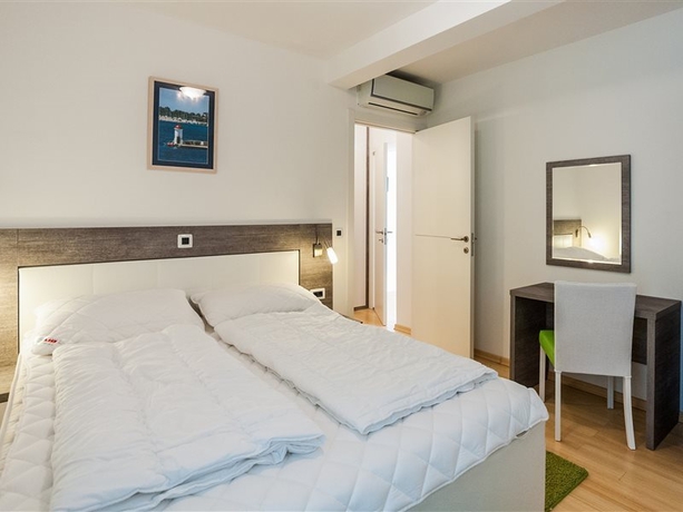 Imagen general del Hotel Sunnyside Apartments Petrčane. Foto 7