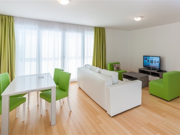 Imagen general del Hotel Sunnyside Apartments Petrčane. Foto 11