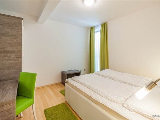 Imagen general del Hotel Sunnyside Apartments Petrčane. Foto 13