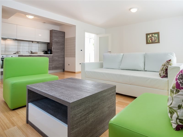 Imagen general del Hotel Sunnyside Apartments Petrčane. Foto 14