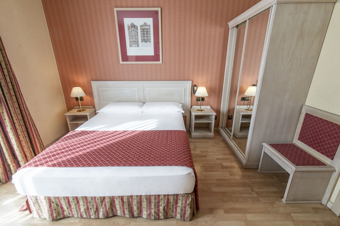 Imagen de la habitación del Hotel Sunotel Central. Foto 4