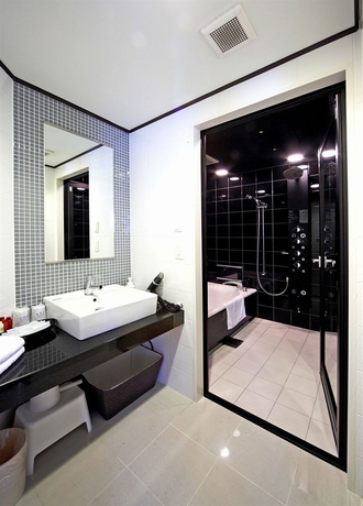 Imagen de la habitación del Hotel Sunplaza Annex. Foto 13