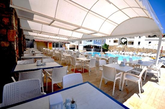 Imagen del bar/restaurante del Hotel Sunpoint Family. Foto 2