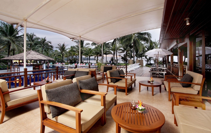 Imagen del bar/restaurante del Hotel Sunprime Kamala Beach - Adults Only. Foto 4