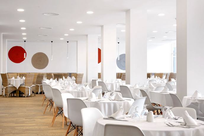 Imagen del bar/restaurante del Hotel Sunprime Pollensa Bay. Foto 3