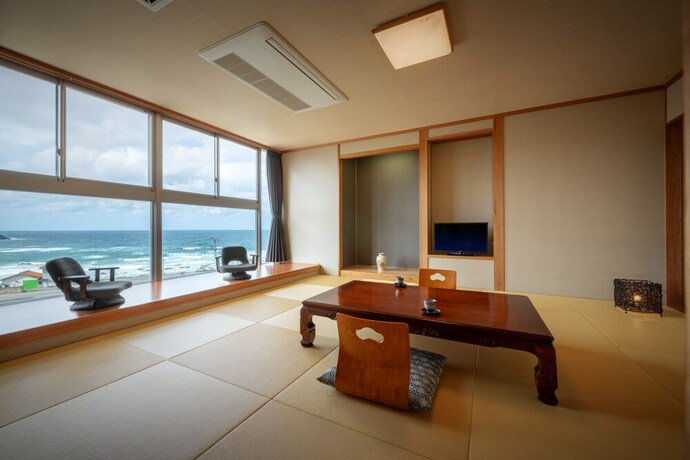 Imagen de la habitación del Hotel Sunresort Shonai. Foto 18
