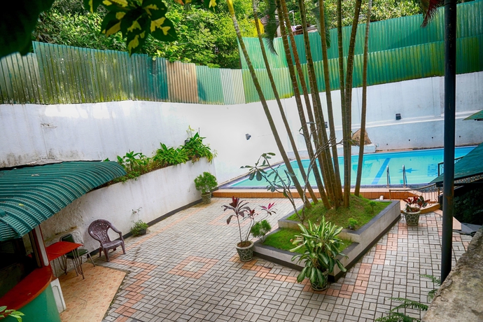 Imagen de la piscina del Hotel Sunrich Kandy. Foto 19