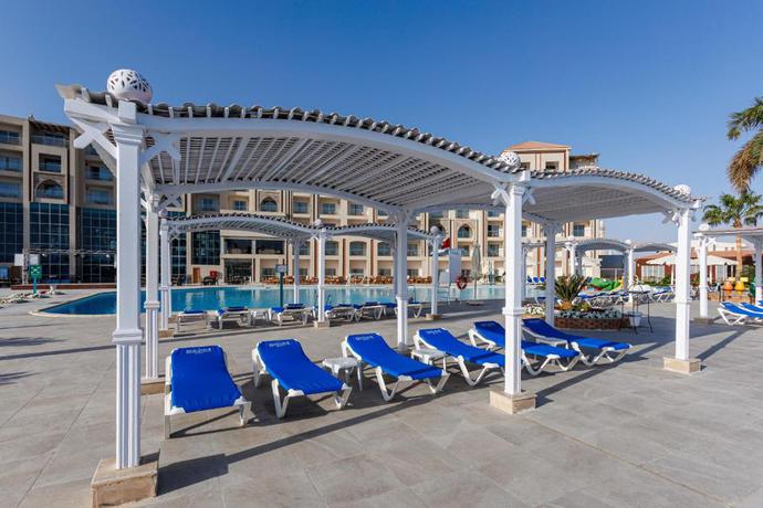 Imagen de la piscina del Hotel Sunrise Alora Aqua Park Resort. Foto 5