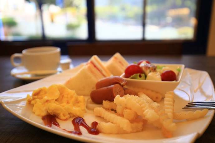 Imagen del bar/restaurante del Hotel Sunrise And Resort Taimali. Foto 3