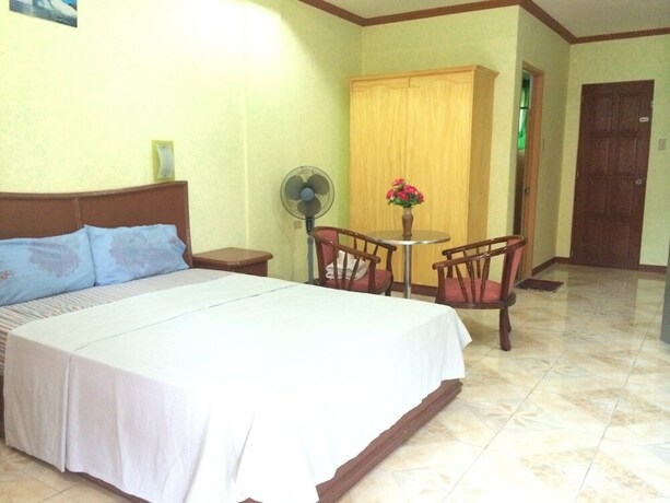 Imagen de la habitación del Hotel Sunrise Apartelle. Foto 4